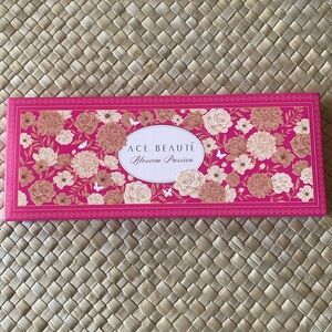 Ace Beaute Blossom Passion eyeshadow palette